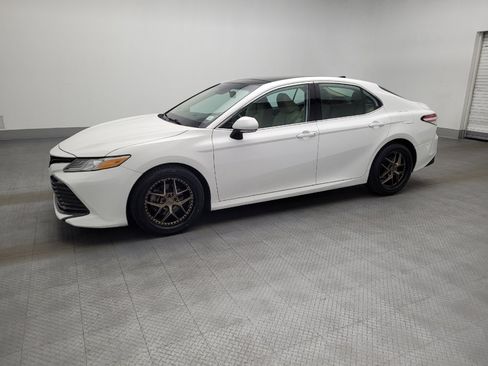 Used 2019 Toyota Camry XLE image 2