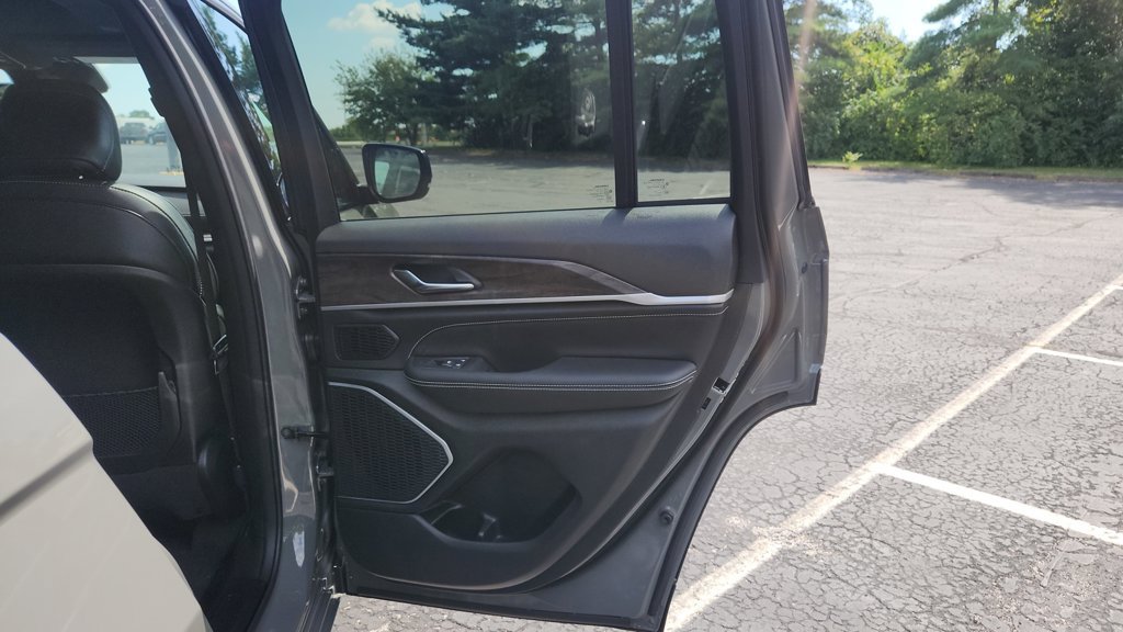 New 2027 Jeep Grand Cherokee Limited AWD/4WD image 11