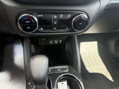 Used 2021 Chevrolet TrailBlazer LT w/ Convenience Package FWD image 27