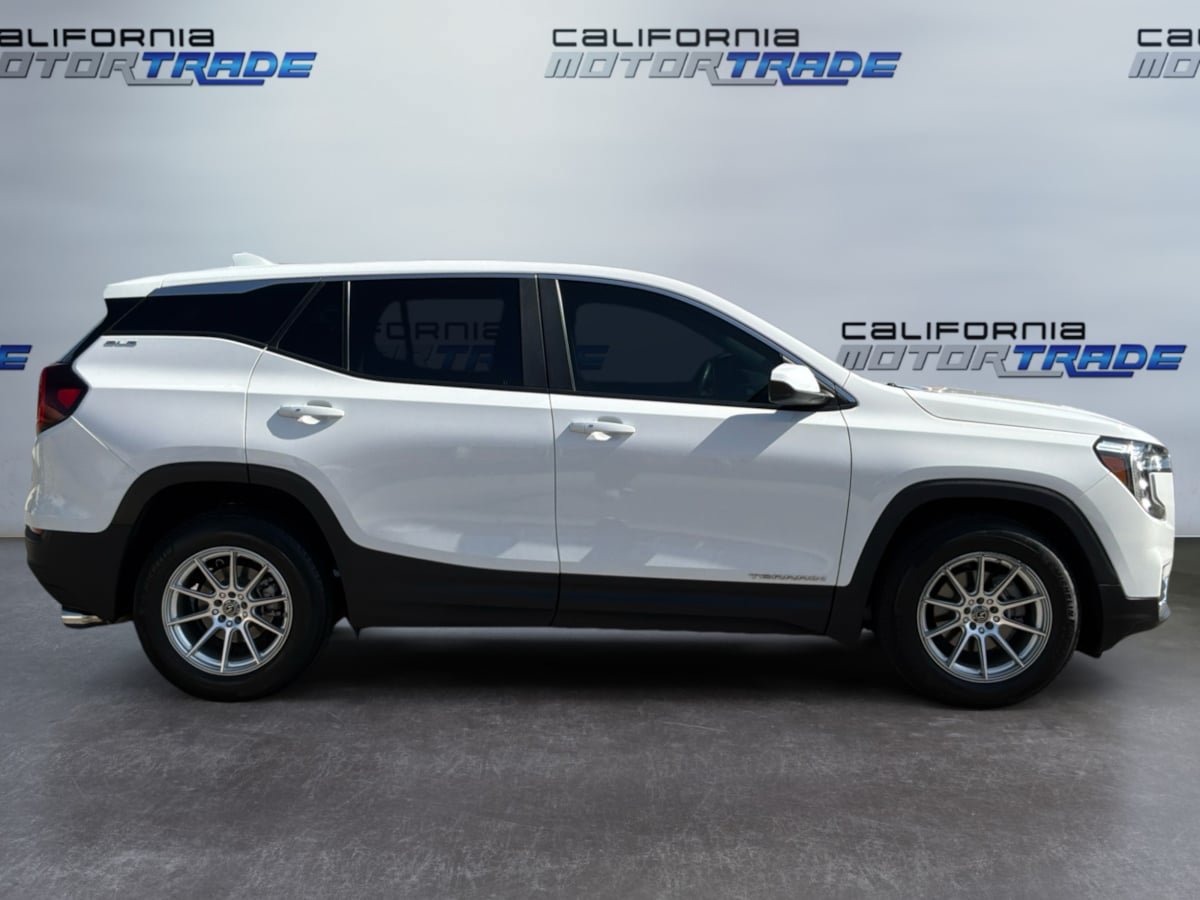 Used 2022 GMC Terrain SLE FWD image 4