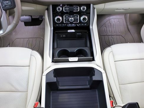 Used 2022 GMC Yukon XL Denali image 17