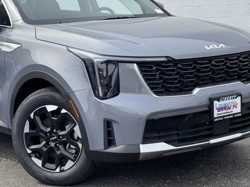 New 2025 Kia Sorento S image 3