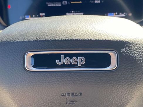 New 2026 Jeep Grand Cherokee Limited w/ Luxury Tech Group II RWD image 29