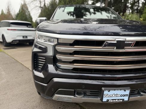 Used 2022 Chevrolet Silverado 1500 High Country w/ High Country Premium Package image 4