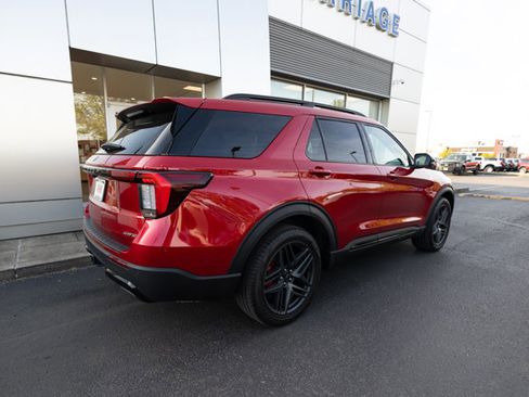 Certified 2025 Ford Explorer ST-Line w/ Premium Package image 3