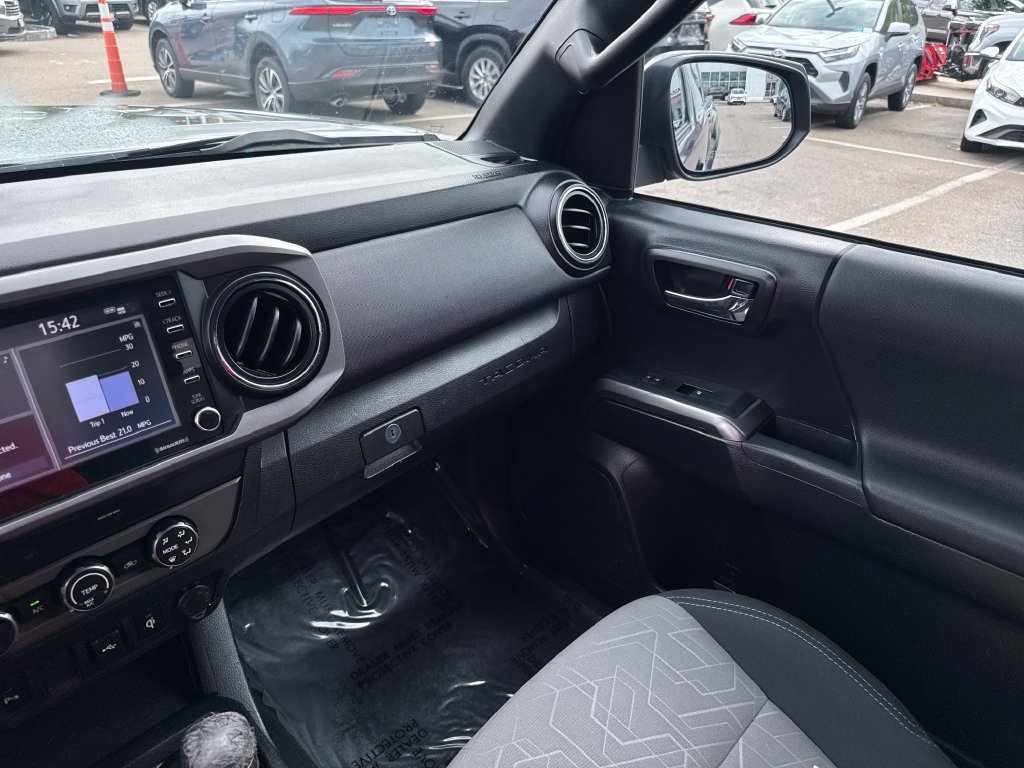 Used 2020 Toyota Tacoma TRD Off-Road w/ Technology Package AWD/4WD image 27