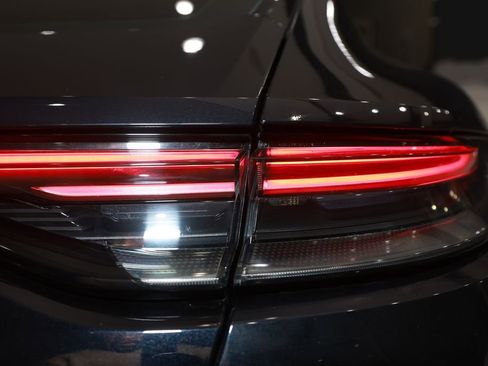 Used 2023 Porsche Panamera 4 Platinum Edition image 38