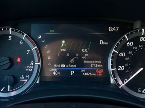 Used 2024 Toyota Highlander LE image 31