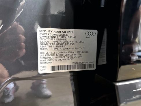 Used 2025 Audi Q6 e-tron Premium Plus w/ Premium Plus AWD/4WD image 34