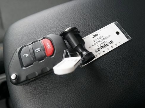 New 2025 Jeep Gladiator Sport image 29