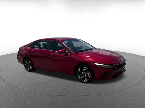 Used 2025 Hyundai Elantra SEL FWD image 9