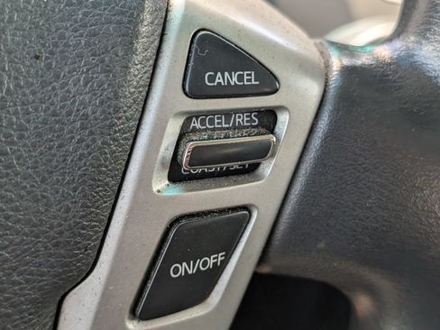 Used 2018 Nissan Titan SV AWD/4WD image 13