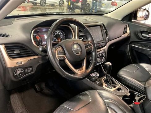 Used 2016 Jeep Cherokee Limited image 14