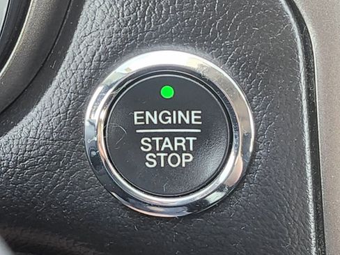 Used 2017 Ford Fusion SE w/ Fusion SE Technology Package image 25