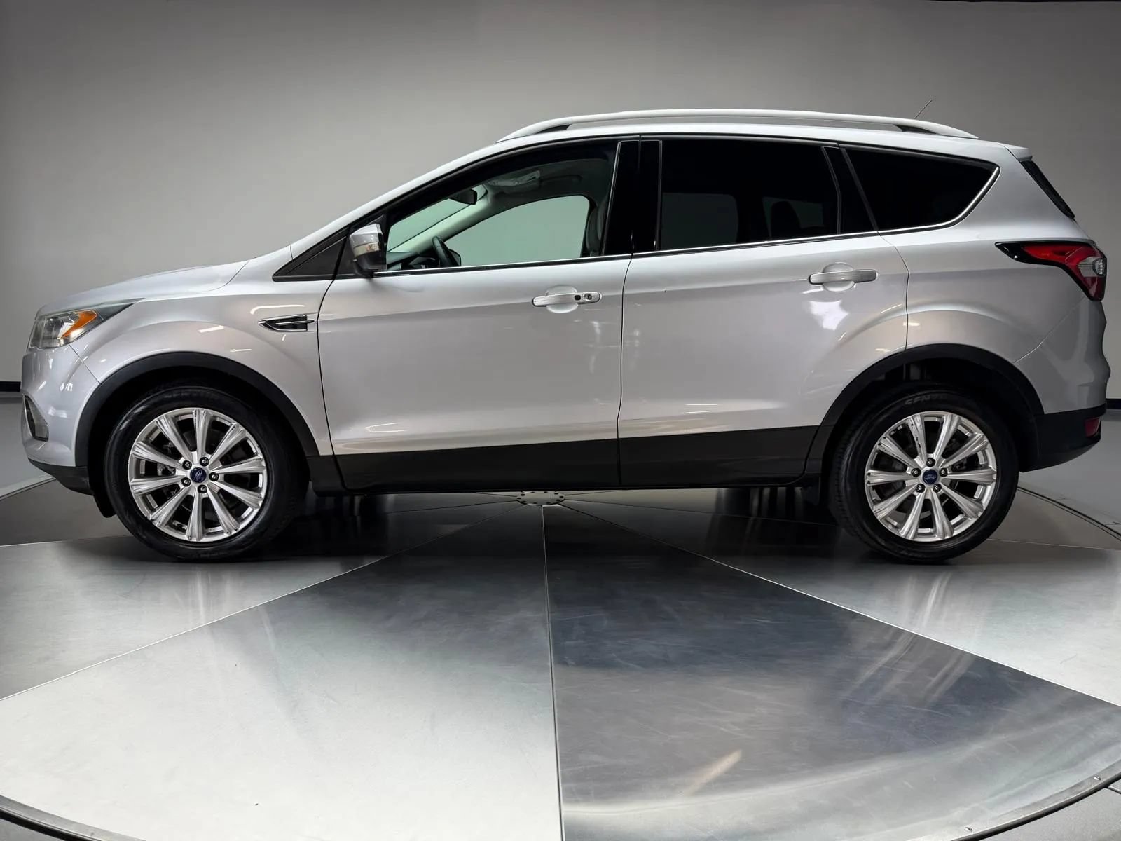 Used 2017 Ford Escape Titanium FWD image 4