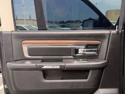 Used 2017 RAM 1500 Laramie w/ Convenience Group AWD/4WD image 22