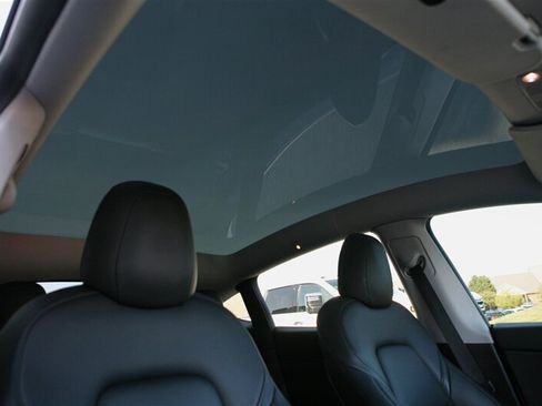 Used 2021 Tesla Model Y Long Range AWD/4WD image 18