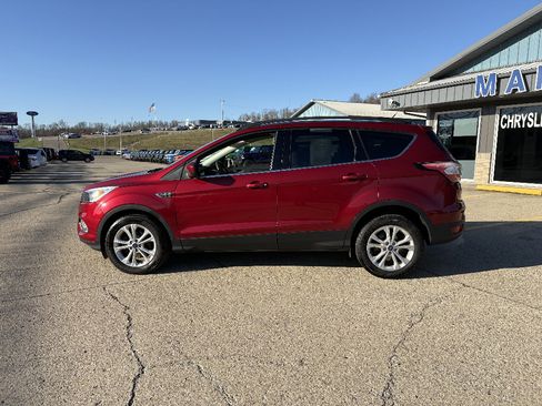 Used 2018 Ford Escape SE image 2