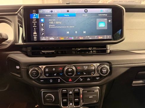 Used 2024 Jeep Wrangler Unlimited Sahara w/ Technology Group AWD/4WD image 32