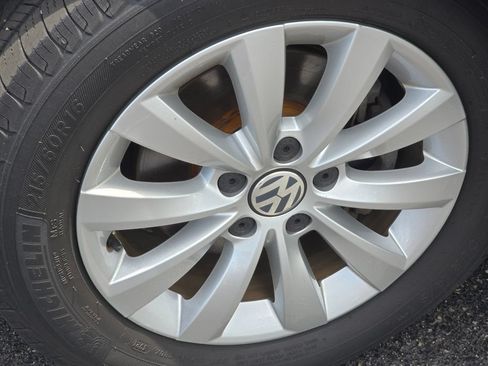 Used 2017 Volkswagen Beetle 1.8T S FWD image 14