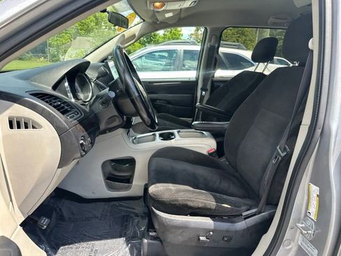 Used 2016 Dodge Grand Caravan SXT w/ Rear Park Assist Package FWD image 13