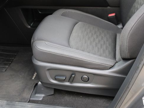 Used 2024 Nissan Pathfinder SV image 15