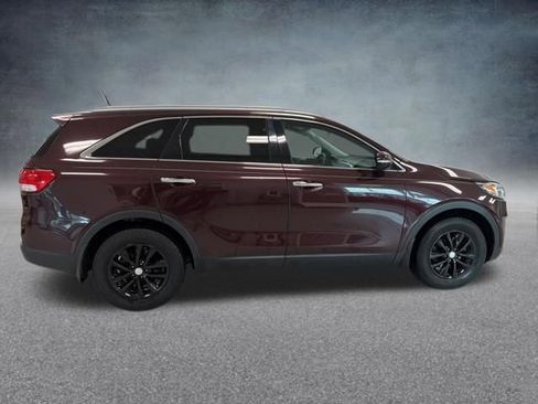 Used 2017 Kia Sorento FWD image 5