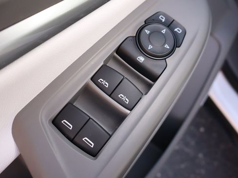 Used 2023 Chevrolet Bolt EUV Premier w/ Sun & Sound Package image 8