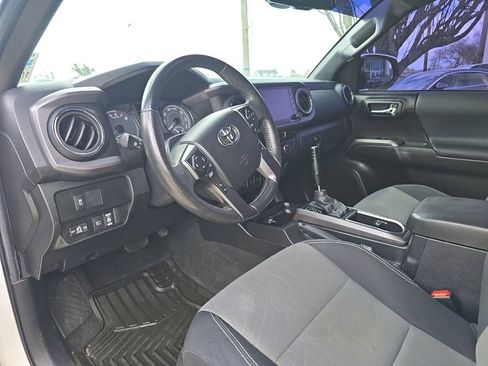 Used 2022 Toyota Tacoma TRD Off-Road w/ Technology Package image 13