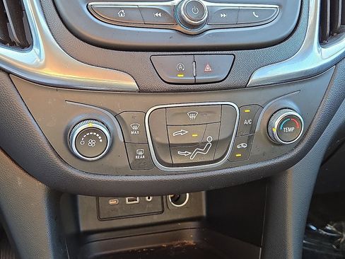 Used 2022 Chevrolet Equinox LT FWD image 29