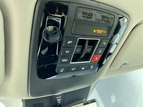 Certified 2025 Kia Carnival SX Prestige FWD image 18