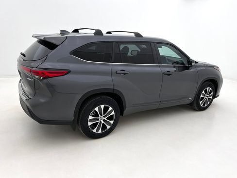 Used 2023 Toyota Highlander XLE image 6