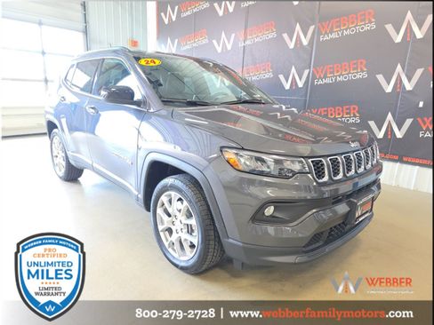Used 2024 Jeep Compass Latitude AWD/4WD image 4