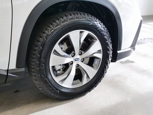 Used 2023 Subaru Ascent Premium w/ Convenience Package image 8