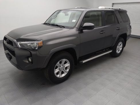 Used 2017 Toyota 4Runner SR5 AWD/4WD image 2