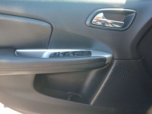 Used 2018 Dodge Journey SE w/ Popular Equipment Group FWD image 11