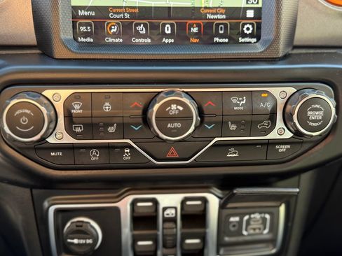 Used 2022 Jeep Gladiator Mojave w/ LED Lighting Group AWD/4WD image 26