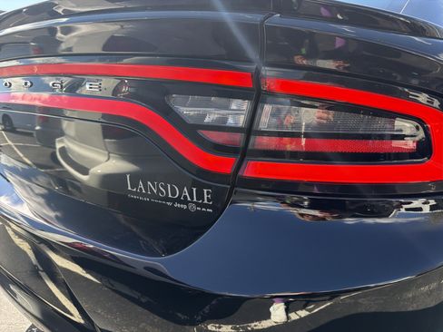 Used 2016 Dodge Charger SE w/ Sport Appearance Group image 8