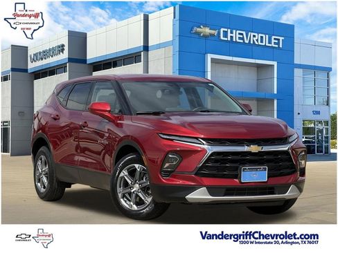 Used 2025 Chevrolet Blazer LT image 1