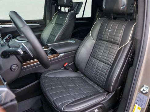 Used 2025 Cadillac Escalade Sport Platinum w/ LPO, ONYX Package image 8