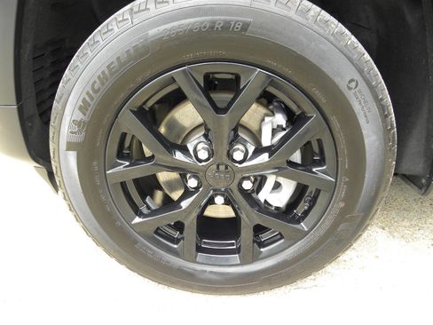 Used 2024 Jeep Grand Cherokee Altitude AWD/4WD image 19