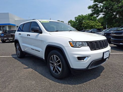 Used 2017 Jeep Grand Cherokee Limited AWD/4WD image 9
