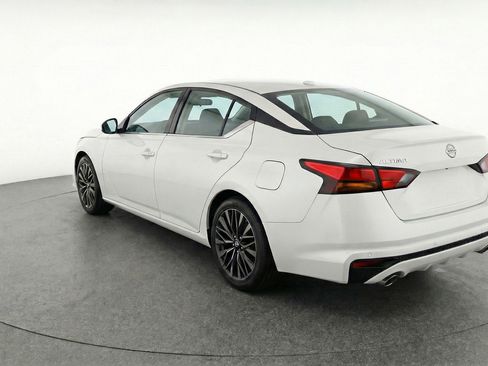 Used 2025 Nissan Altima 2.5 SV image 6