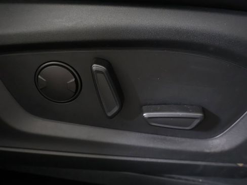 Used 2024 Ford Explorer XLT w/ Equipment Group 202A AWD/4WD image 33