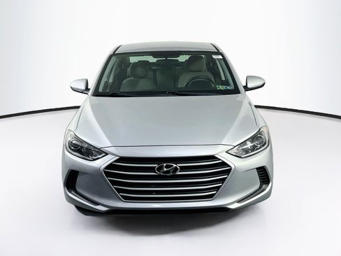 Used 2018 Hyundai Elantra SE w/ Cargo Package FWD image 2