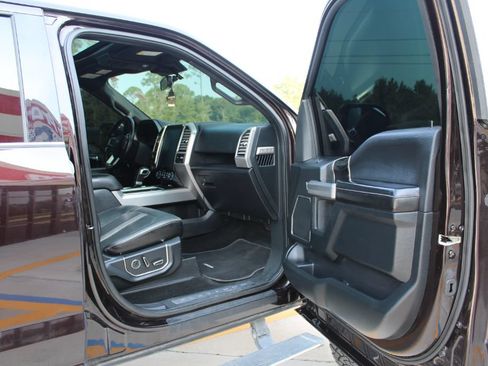 Used 2018 Ford F150 Platinum w/ Equipment Group 701A Luxury AWD/4WD image 13
