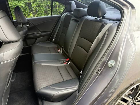 Used 2017 Honda Accord Sport image 30