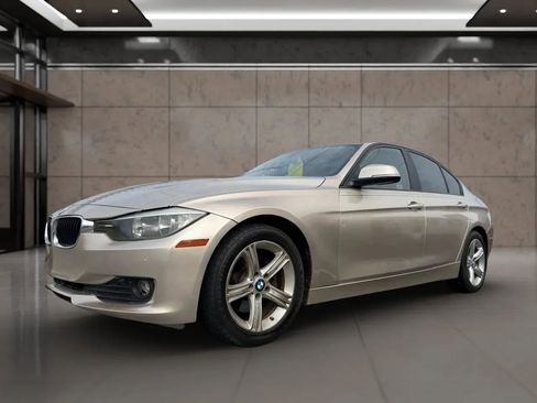 Used 2014 BMW 320i Sedan RWD image 6