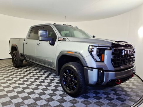 Used 2024 GMC Sierra 2500 AT4 w/ AT4 Premium Plus Package AWD/4WD image 3