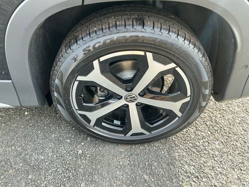 New 2026 Volkswagen Tiguan SE image 21